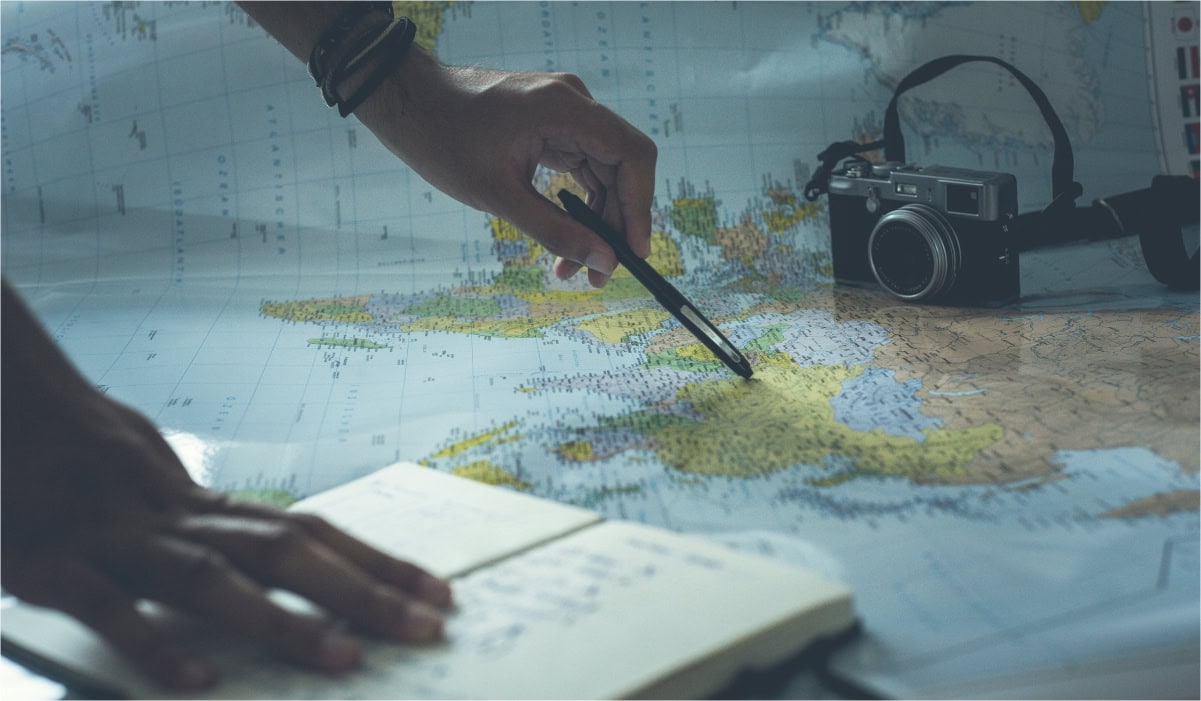 Mastering the Art of Budget Travel ｜ glenn carstens peters ZWD3Dx6aUJg unsplash